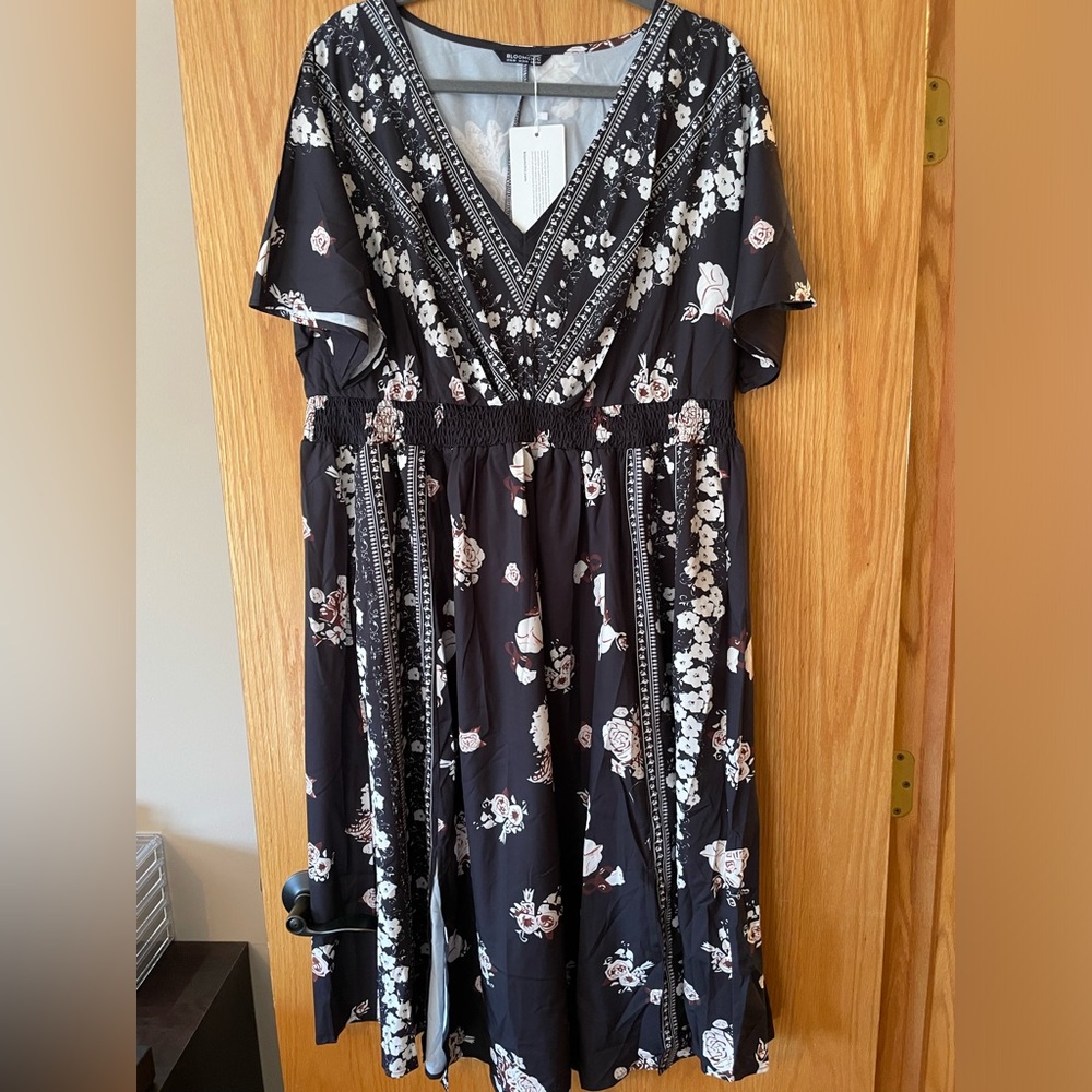 Black floral vneck dress, NWT